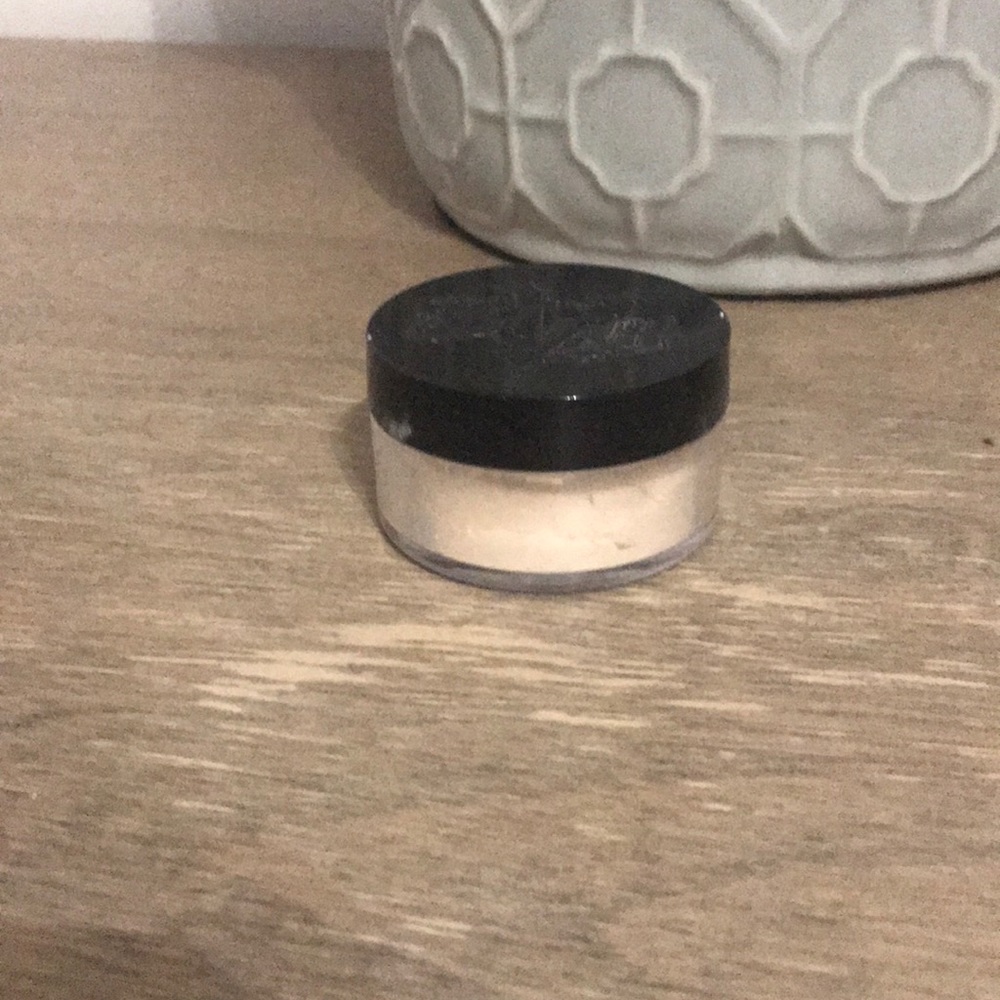 Kat Von D Mini Setting Powder - Picture 2 of 3